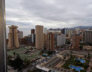 MARAVILLOSO APARTAMENTO CON FANTÁSTICAS VISTAS AL MAR EN BENIDORM.