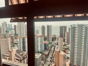 DESLUMBRANTE APARTAMENTO CON VISTAS AL MAR EN BENIDORM