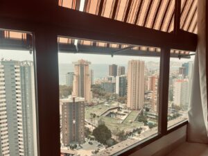 DESLUMBRANTE APARTAMENTO CON VISTAS AL MAR EN BENIDORM