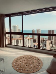 DESLUMBRANTE APARTAMENTO CON VISTAS AL MAR EN BENIDORM