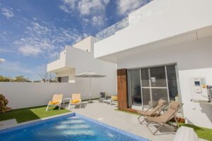 VILLA EN VENTA EN SAN FULGENCIO